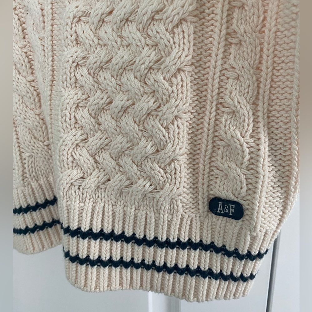 ABERCROMBIE - Cable-Knit V-Neck Cream Sweater - Size M - Picture 5 of 6